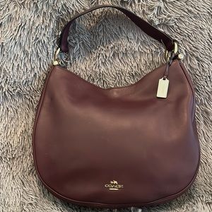 COACH LIKE NEW! Burgundy shoulder bag.
